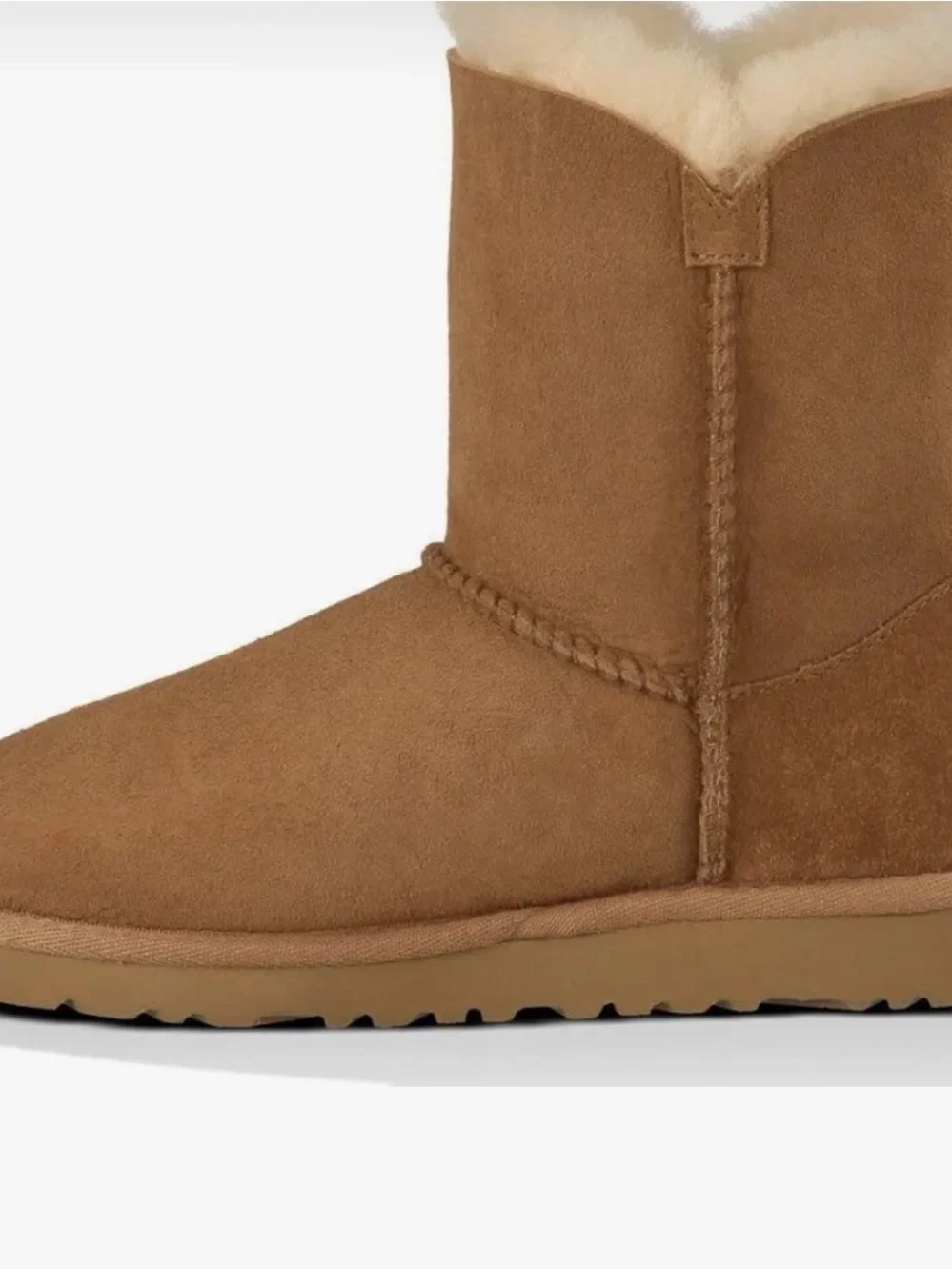 Kids Ugg boots Bailey button in chestnut brand new, never worn